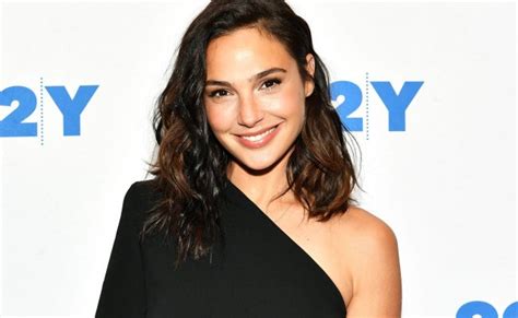 Gal Gadot Height Weight Body Stats Age Family。